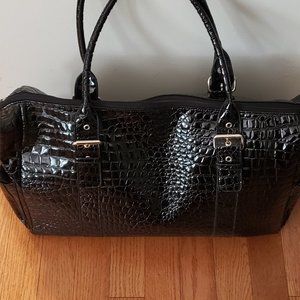 Bueno Overnight Patent Black Bag